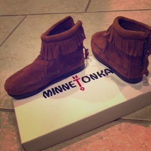 Minnetonka Back Zip Hardsole Boots